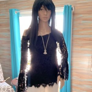 💯Romeo + Juliet Black dress top with flair arms size medium💗🛍